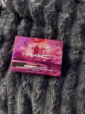 MAC Cosmetics Connect In Colour Eyeshadow Palette - Pink Purple